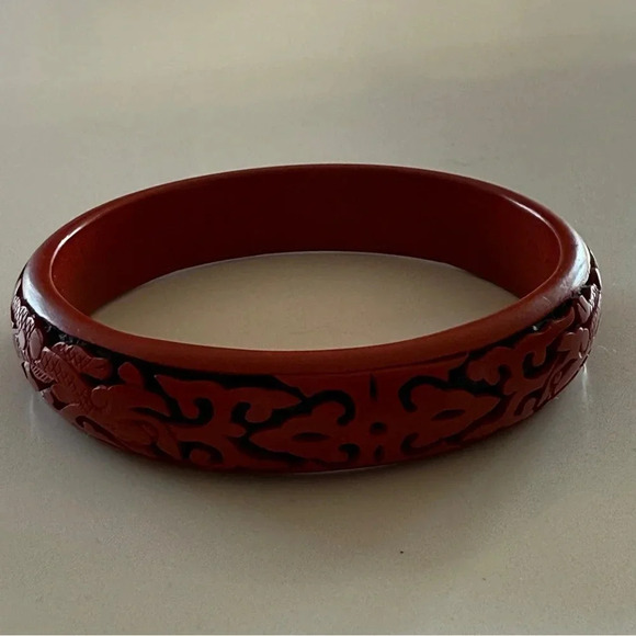 Red Cinnabar Bangle- Vintage- Carved - Picture 3 of 15